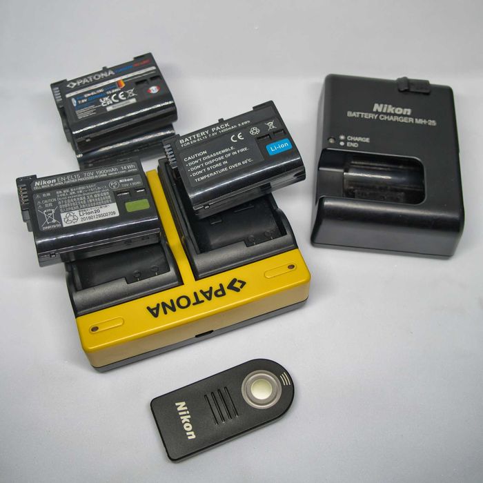 Nikon D7100 + Grip + Nikon 18-200m + Nikon 35mm F1.8 + Accesorii