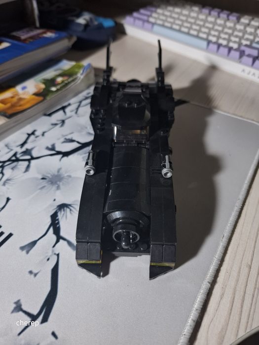 Лего Бэтмобиль..