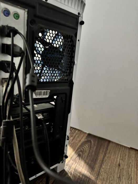 Компьютер,с полной комплектацией