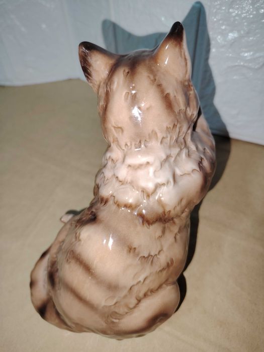 Порцеланова котка