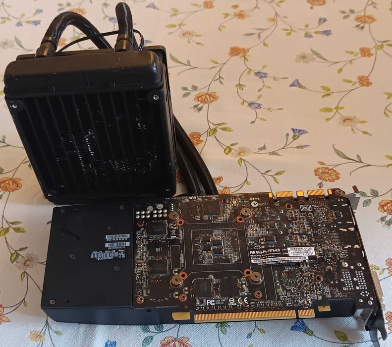 Placa video gaming GTX 970 Sistem de racire hibrid aer lichid
