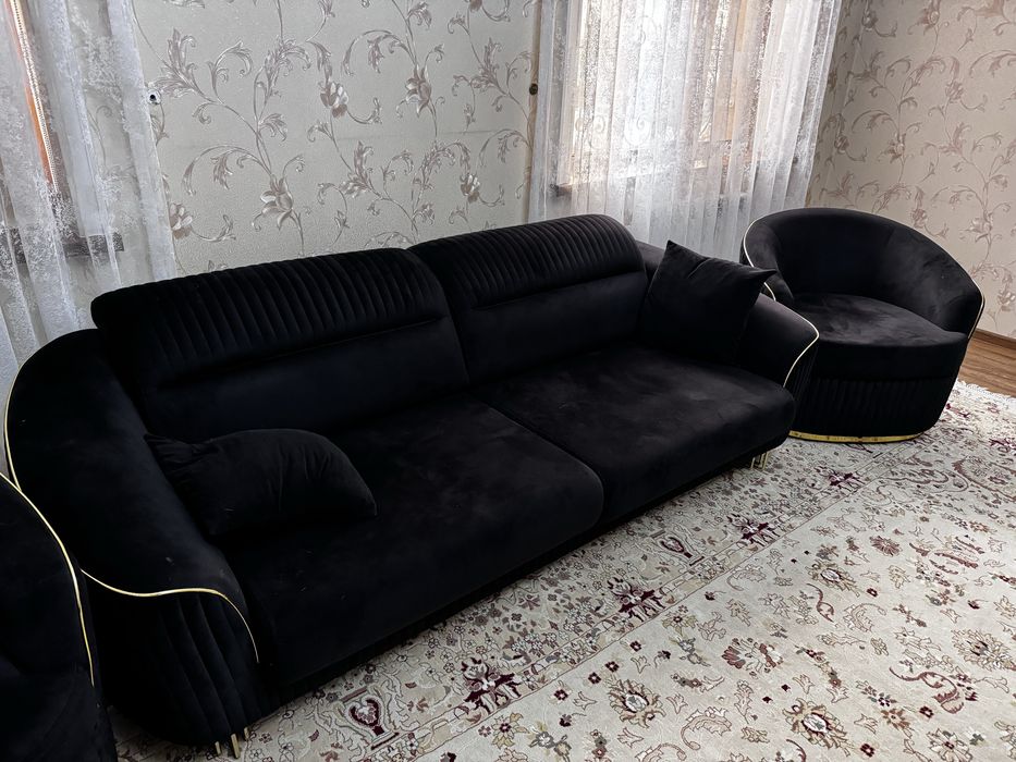 Продается диван и два кресла