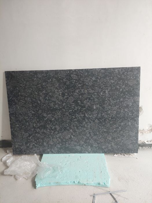 Камък Гранит  две парчета всяко едно от който с размер 107/70.5 см.