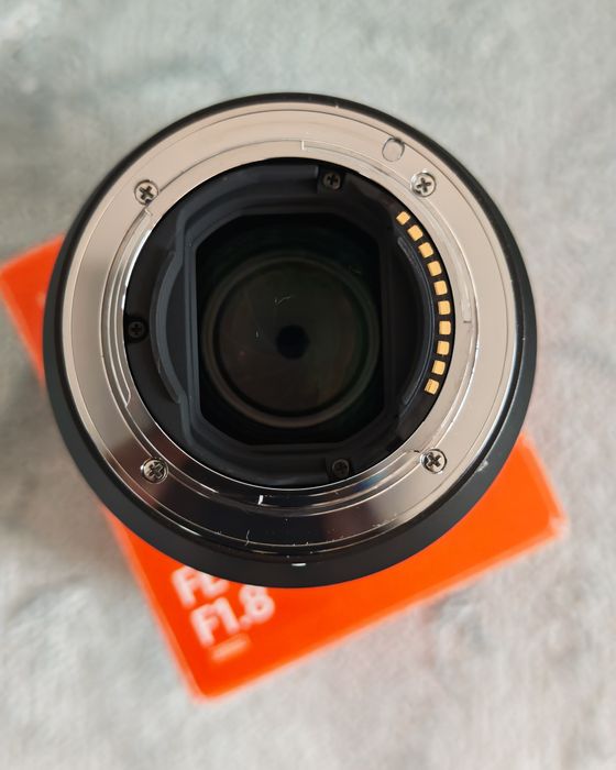 обектив Sony FE 85mm f/1.8