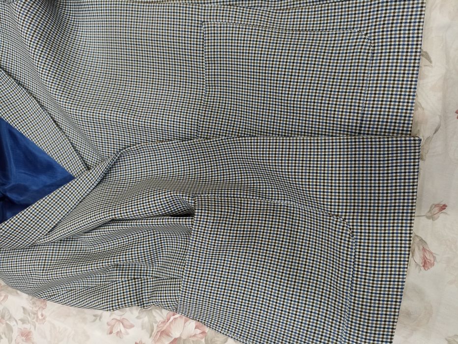 Продаётся пиджак за 3 000