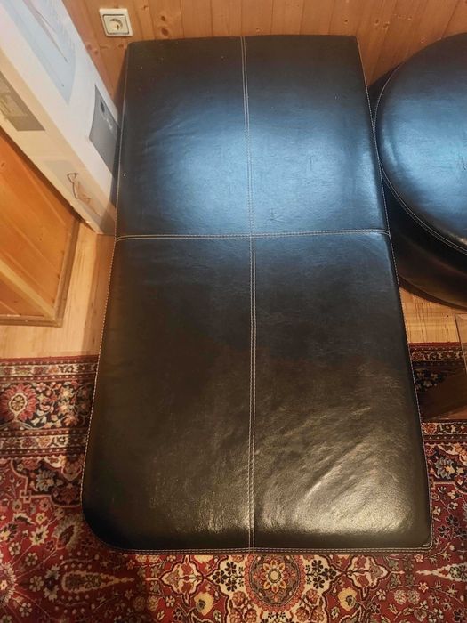 КОМПЛЕКТ черен кожен диван + стъклена холна маса