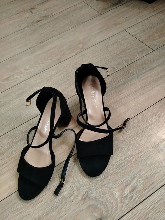 Sandale cu toc gros