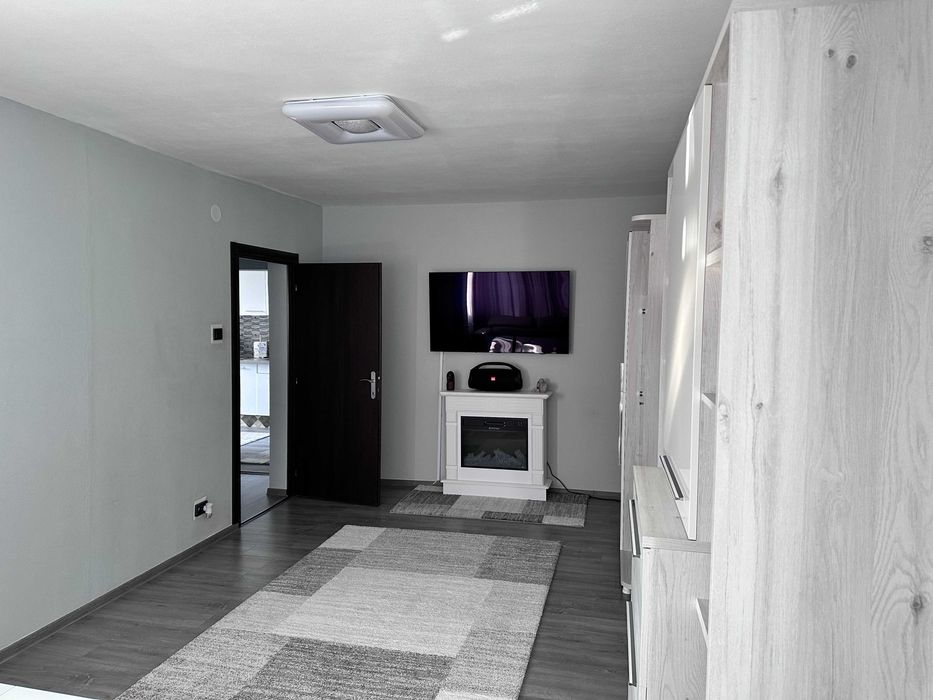 De vanzare apartament cu trei camere DROBETA TURNU SEVERIN