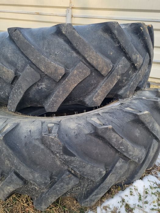 Vând doua cauciucuri tractor 13/6/24 .