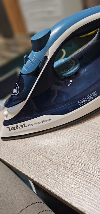 Продам утюг Tefal.
