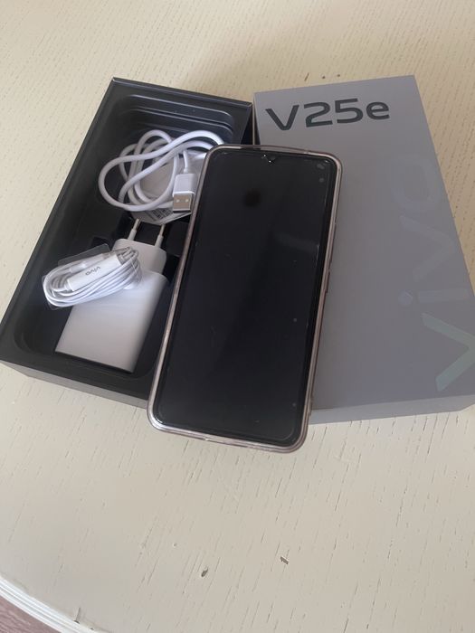 Телефон VIVO V 25E.