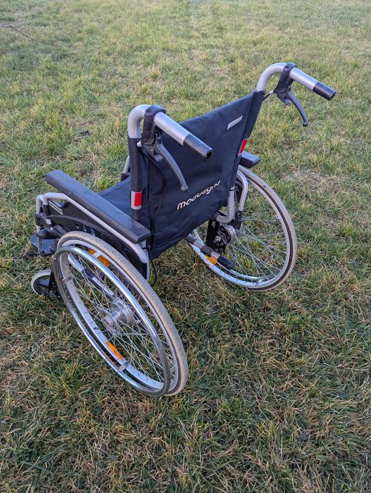 Carucior pliabil pentru persoane cu nevoi speciale ,  varstnici
