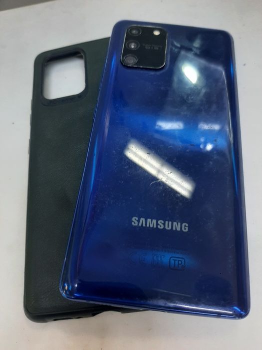 Продам телефон..