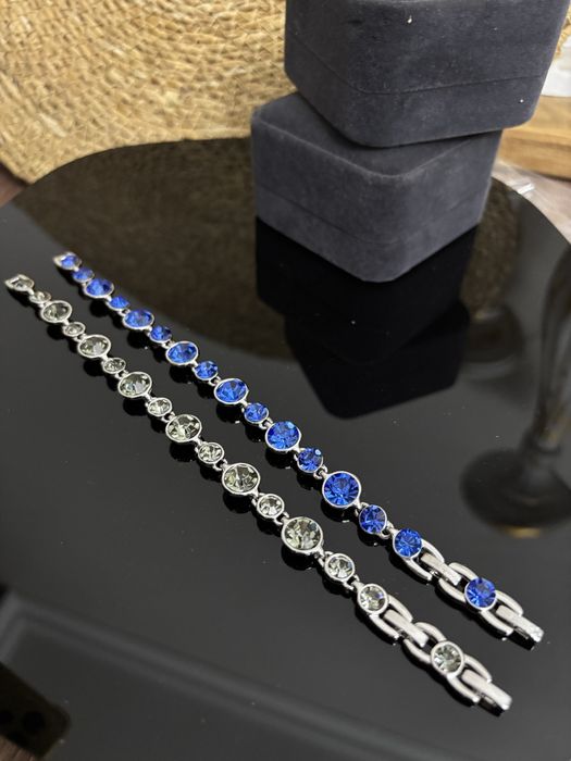 Браслет с камнями “Swarovski”.