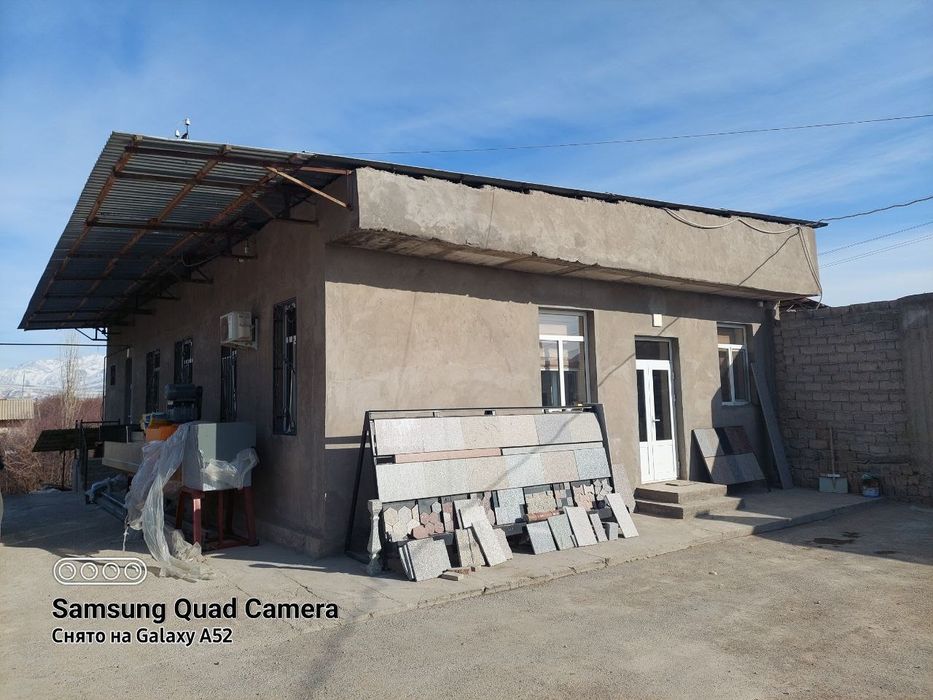 Бостонлик туман кизил сув кишлогида тог ён багрида жойлашган ер