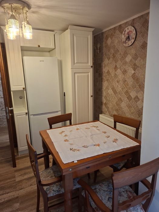 Închiriez apartament 2 camere decomandat