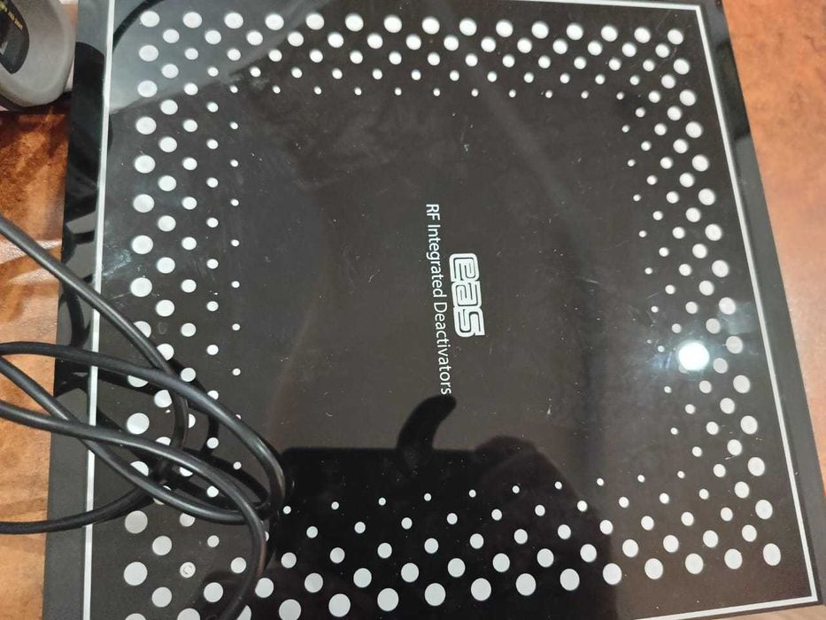 продаю деактиватор и сканер для одежды