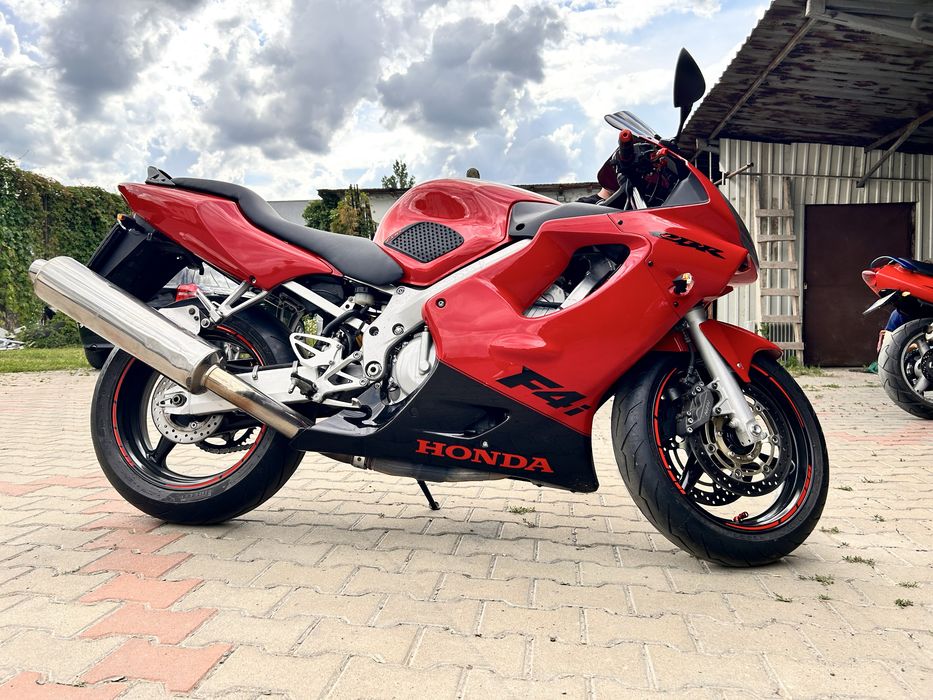 Honda CBR 600F.  F4i 2001