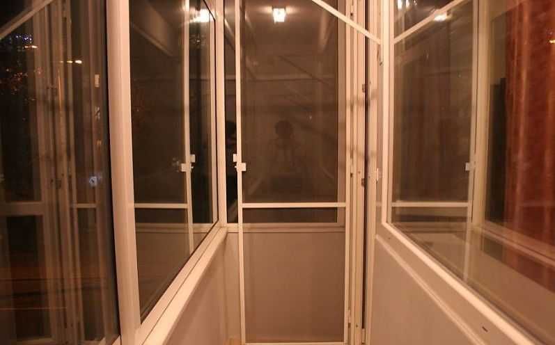 Просторен тристаен апартамент във Възраждане!