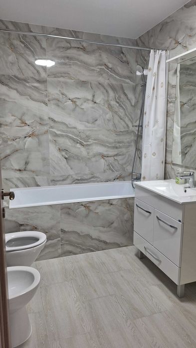 Ofer spre vanzare apartament nou cu 3 camere