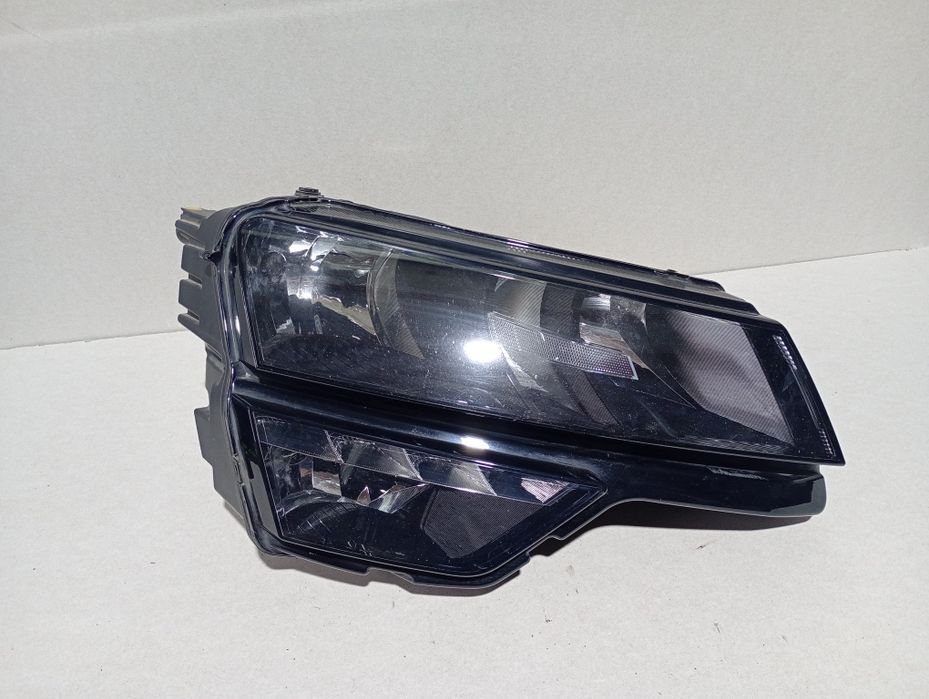 Far dreapta Skoda karoq cod 57b941016A