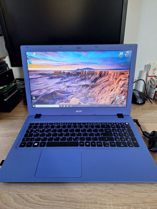 Laptop Acer Aspire E5-573G, 8 GB,  ssd 256 GB  , GeForce 920M 2 Gb