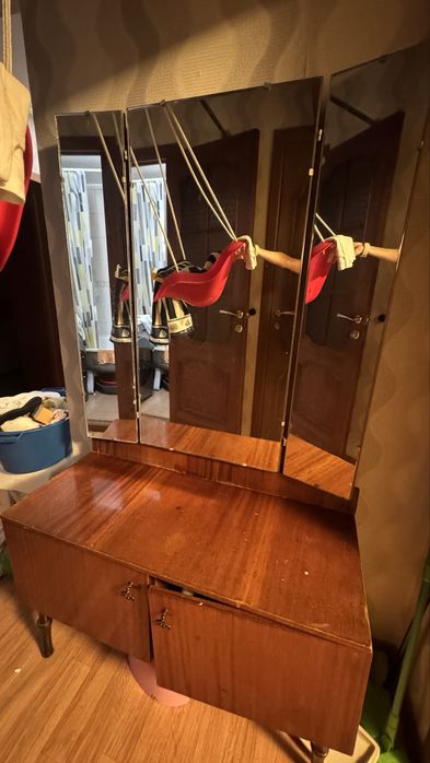 Продаю комод с зеркалом