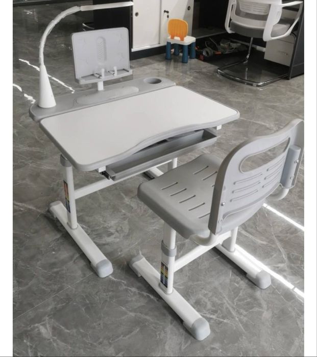 Парта растущая в идеальном состояний