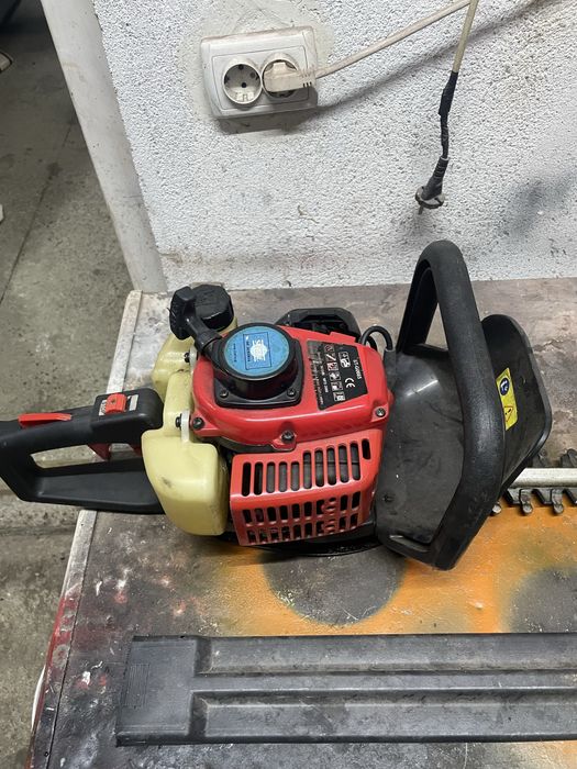 Masina tuns gard viu pe benzina