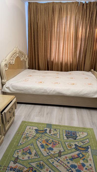 Продам спальный гарнитур (классика)