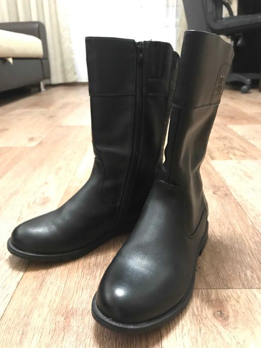 Черные сапоги для девочки