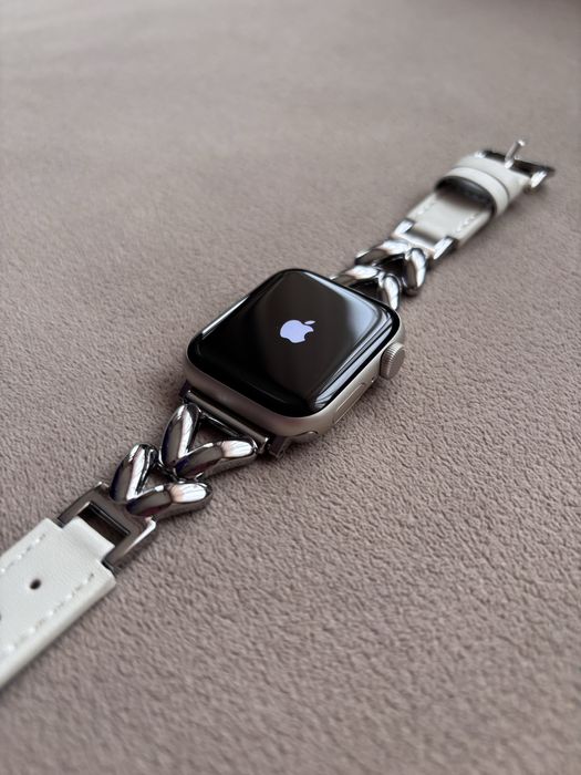 Бяла каишка за Apple Watch