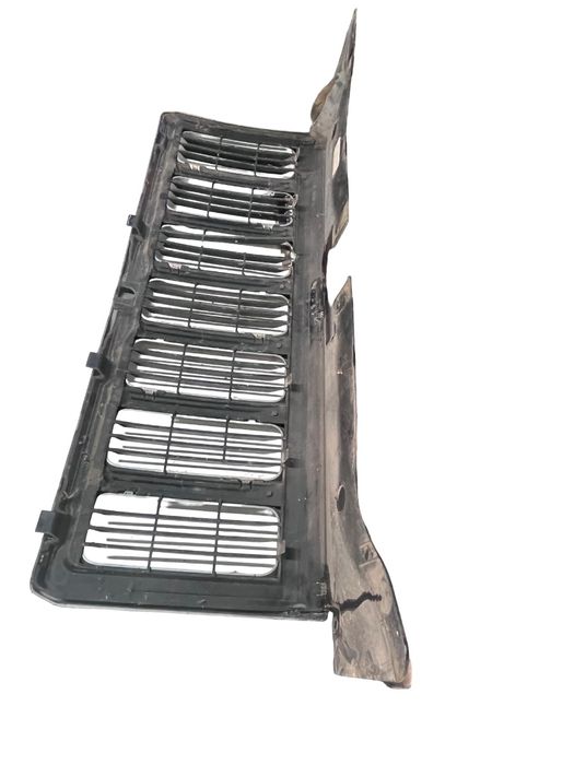 Grila Fata Jeep Commander Xk, Xh 2005 - 2010 ( Putin Crapata )