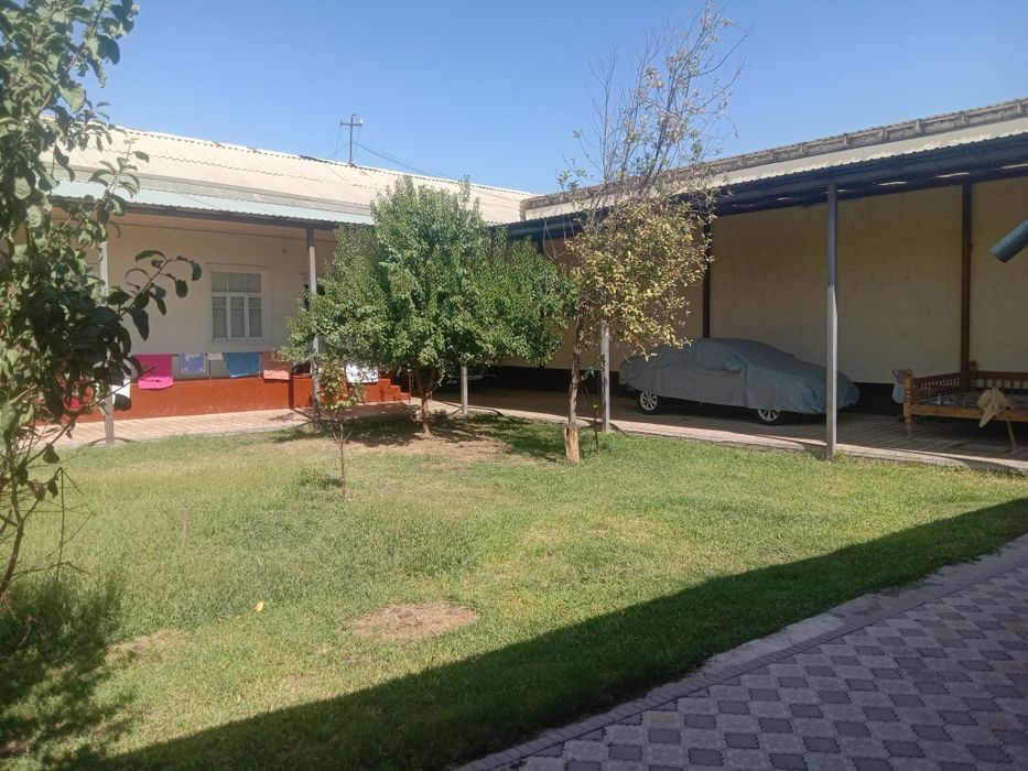 Домбирабодда ҳовли сотилади.