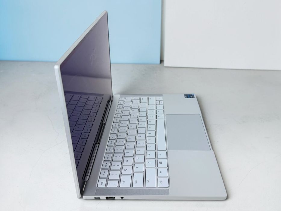 Razer Book 13 QUXGA Wide Touch i7-1165G7 16GB 512GB SSD Отличен! Гаранция!