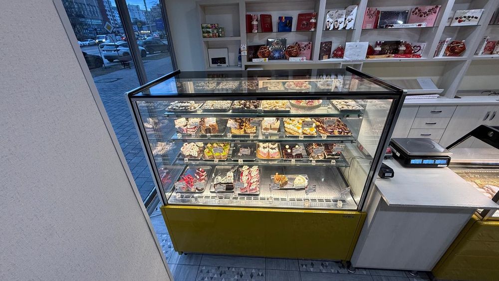 Vitrina frigorifică patiserie cofetărie iluminare led