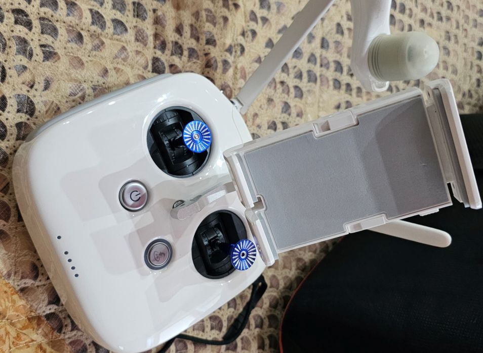 Квадрокоптер DJI Phantom 4 Pro