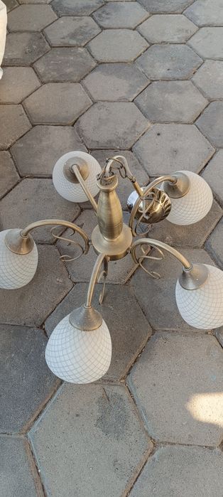 Люстры в хорошем состоянии,