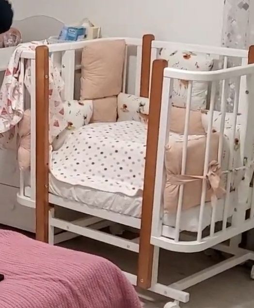 Детская кроватка.