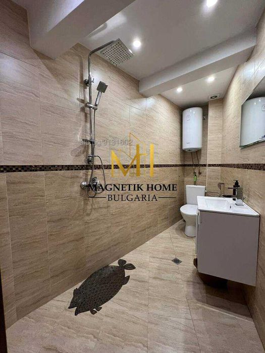 Приветлив двустаен апартамент с частна дворна площадка до х-л България