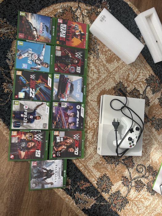 Vând Xbox One S 1TB