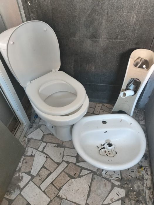 Унитаз с раковиной