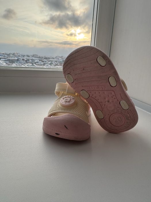 Обувь на девочку  за 1000 тг