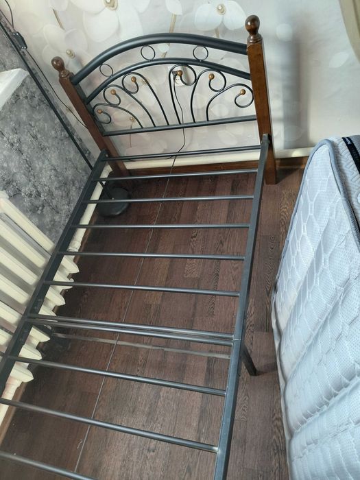 Продам кровать металлическую