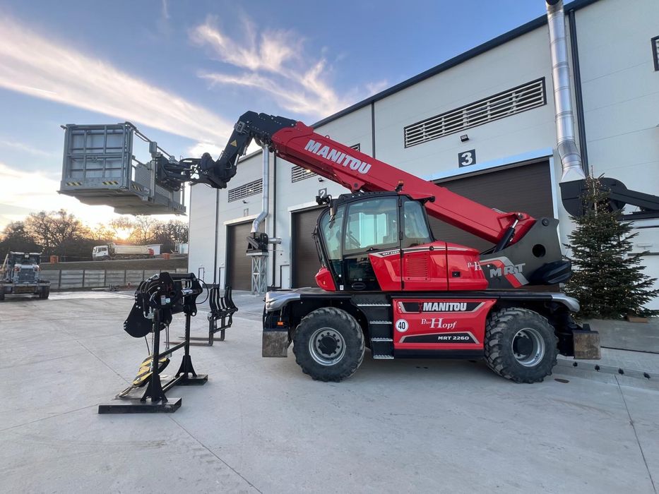 Telehandler rotativ MANITOU MRT model 2260