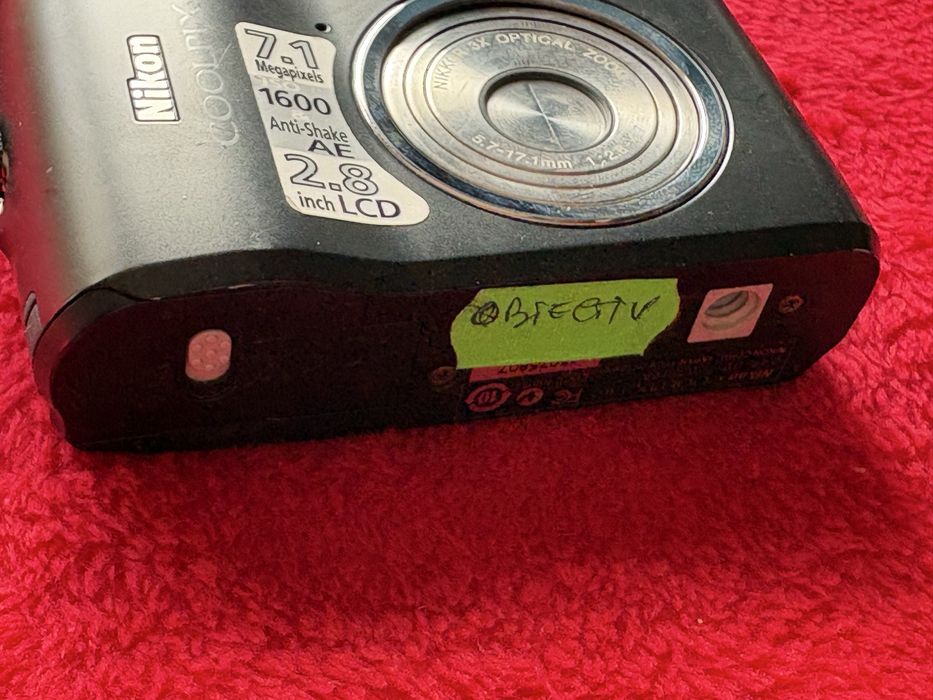 Aparat foto Nikon cu probleme la obiectiv