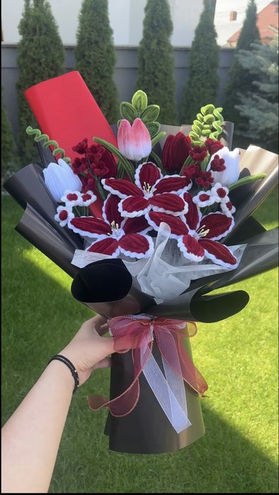 buchet din flori plusate