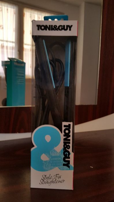 Placa de îndreptat parul Tony & Guy