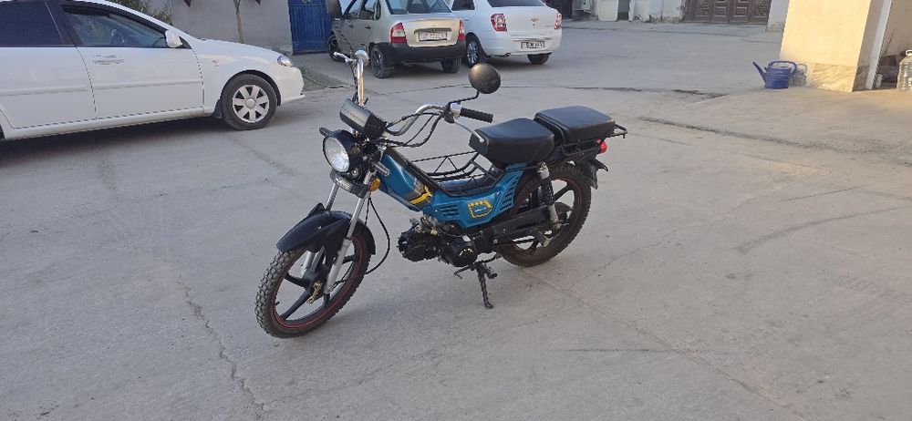 Bikeland moped sotiladi