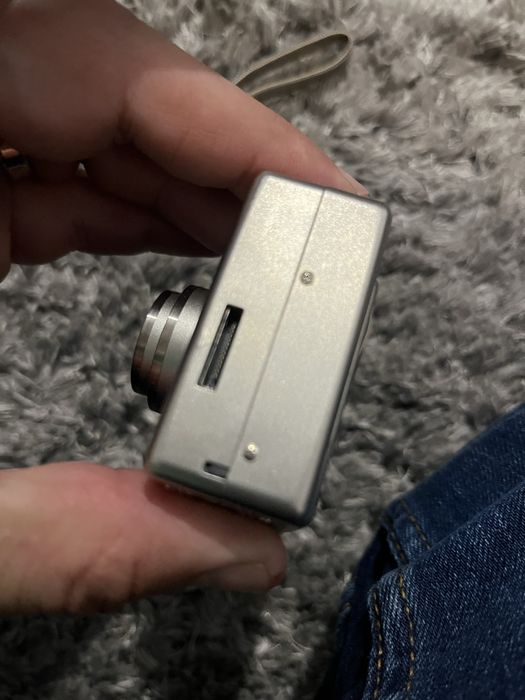 Aparat foto de colectie Canon Ixus V2